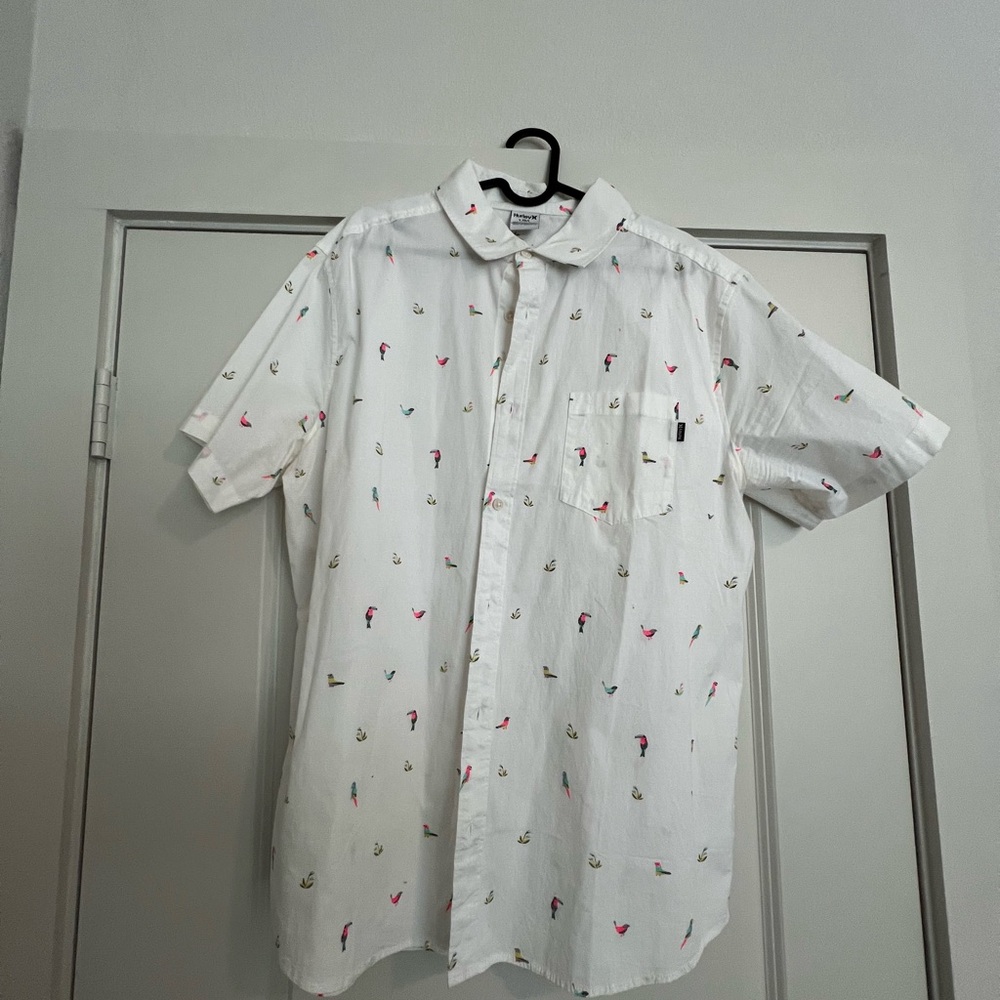 Hurley White Casual Button Down Shirt with Subtle Pattern